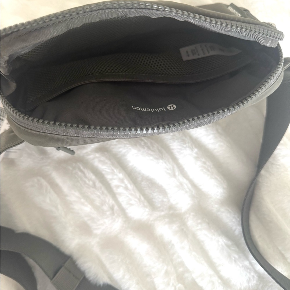 Lululemon athletica Olive Green Bag - Picture 10 of 12